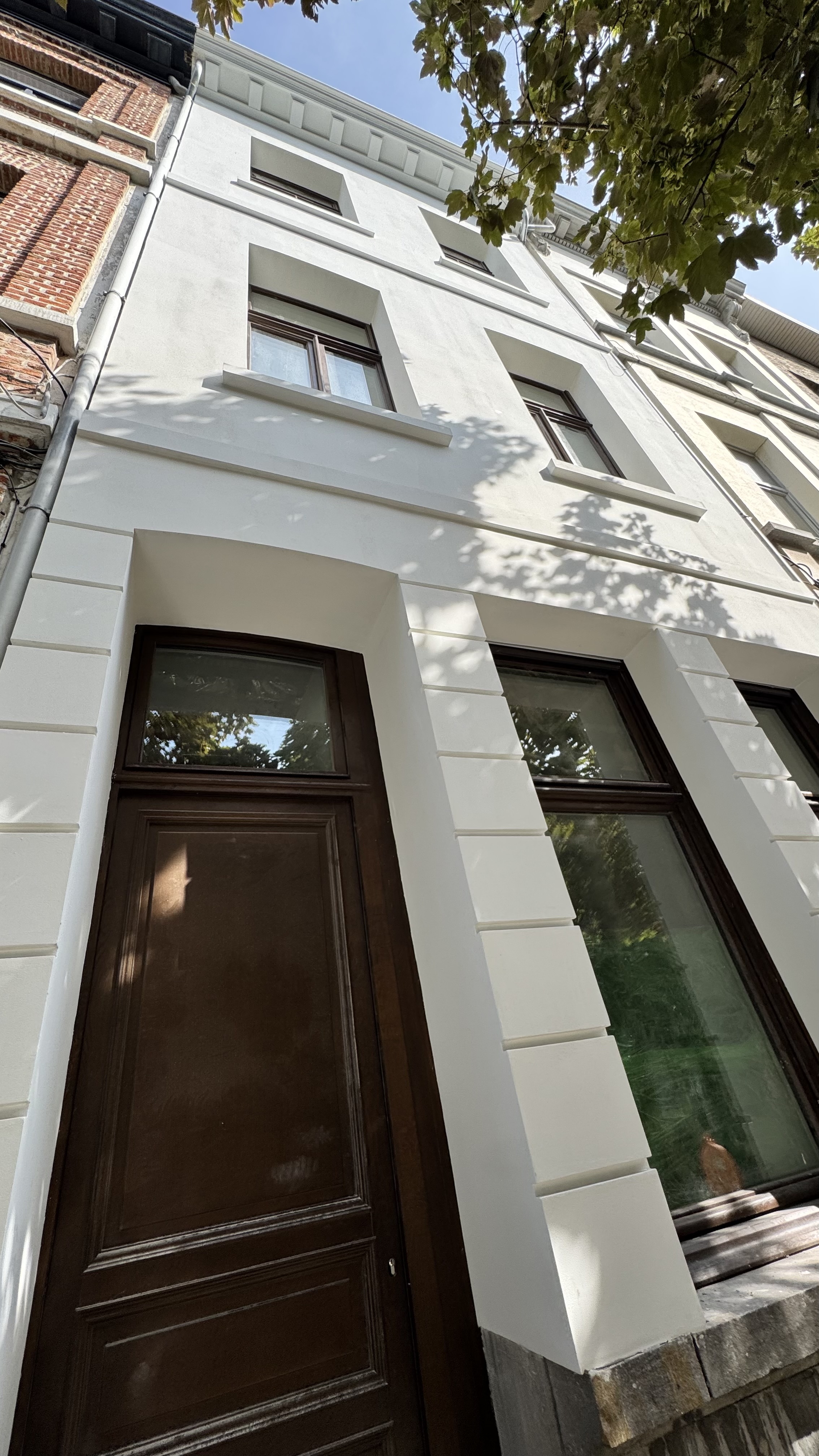 Voorgevel van Karel Rogierstraat 34, de zetel van Cervantes en lopend BENOvatie-traject